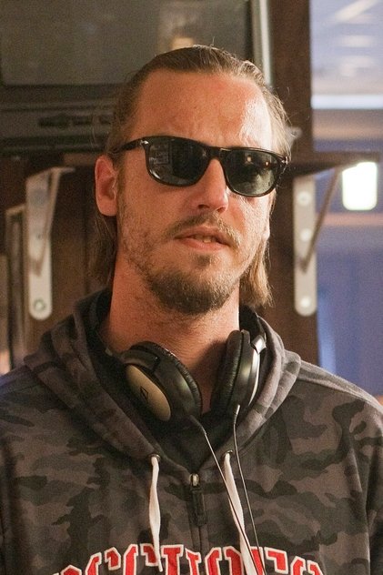 Сериалы и фильмы с Флип Ван Дер Куил в качестве 720, 1080 Hd на Эмбликс Подборка фильмов с Флип Ван Дер Куил online на Emblix