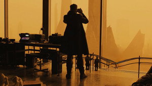 Бегущий по лезвию 2049 кадр 151 в качестве на Эмбликс Бегущий по лезвию 2049 кадр 151 онлайн-кинотеатр Эмбликс