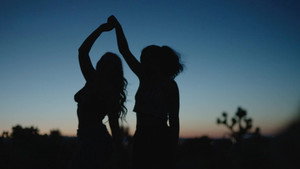 Шугар-бич кадр 2 в качестве на Эмбликс Шугар-бич кадр 2 онлайн-кинотеатр Эмбликс