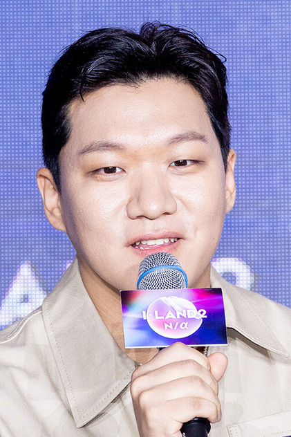 Подборка фильмов с 24kGoldn online на Emblix