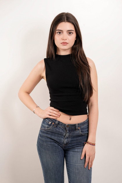 Подборка фильмов с Adriana Hormigos online на Emblix