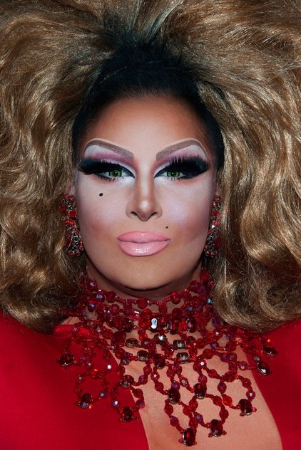 Подборка фильмов с Roxxxy Andrews online на Emblix