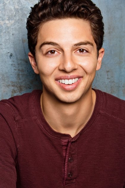 Подборка фильмов с Дэнни Диторрис online на Emblix