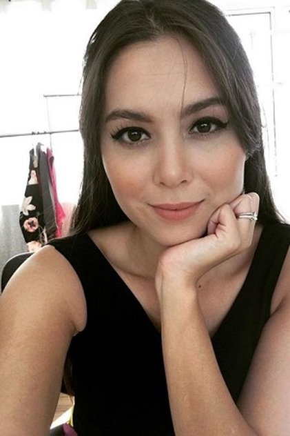 Подборка фильмов с Siti Saleha online на Emblix