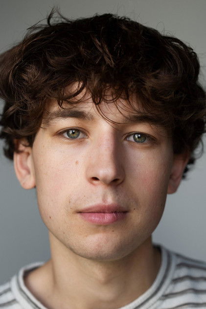 Подборка фильмов с Cassius Hackforth online на Emblix