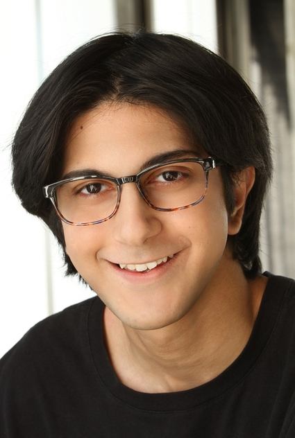 Подборка фильмов с Haroon Kahn online на Emblix