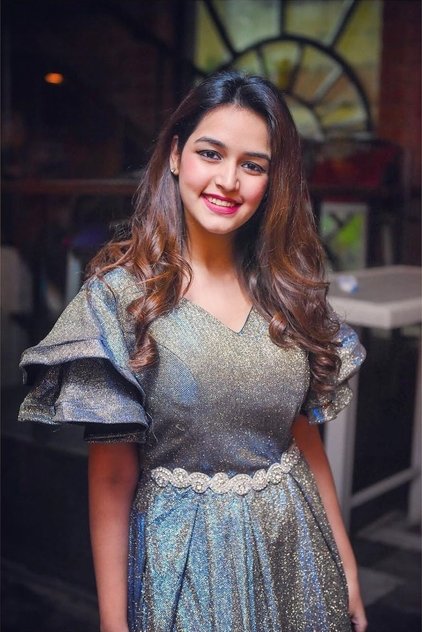 Подборка фильмов с Сунакси Гровер online на Emblix