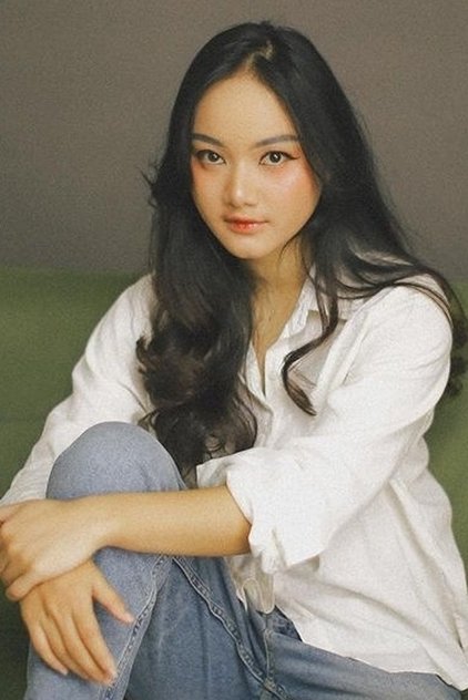 Подборка фильмов с Putri Anggie online на Emblix