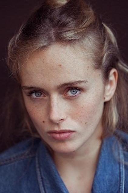 Подборка фильмов с Alienor Bouvier online на Emblix