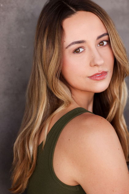 Подборка фильмов с Оливия Найс online на Emblix