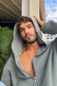 Подборка фильмов с Sunay Kurtuluş online на Emblix