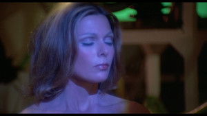 Вторжение девушек-пчел кадр 12 онлайн-кинотеатр Эмбликс