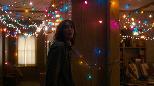 Очень странные дела кадр 259 на Эмбликс в Hd