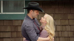 Парень на праздники кадр 7 онлайн-кинотеатр Эмбликс