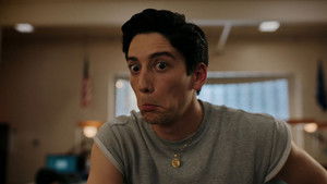 Школьные духи кадр 42 на Эмбликс в Hd