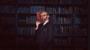 Книжный кадр 14 на Эмбликс в Hd