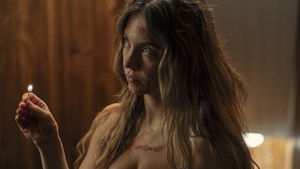 Горничная кадр 21 онлайн-кинотеатр Эмбликс