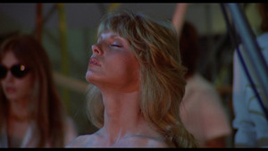 Вторжение девушек-пчел кадр 11 онлайн-кинотеатр Эмбликс