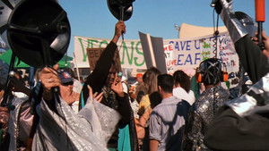 Контакт кадр 45 онлайн-кинотеатр Эмбликс