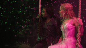 Злая. Часть 2 кадр 212 онлайн-кинотеатр Эмбликс