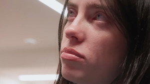 Билли Айлиш: Тур «Hit Me Hard and Soft» кадр 6 онлайн-кинотеатр Эмбликс
