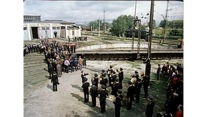 Остановился поезд кадр 3 онлайн-кинотеатр Эмбликс
