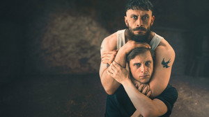 Получеловек кадр 6 на Эмбликс в Hd