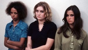 Щель кадр 5 онлайн-кинотеатр Эмбликс