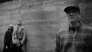 Пэрэдайз Рекордз кадр 3 онлайн-кинотеатр Эмбликс