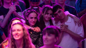 LOL 2.0: Лучшее время Анны кадр 1 онлайн-кинотеатр Эмбликс