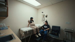 Серьезные люди кадр 2 онлайн-кинотеатр Эмбликс