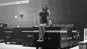 Билли Айлиш: Тур «Hit Me Hard and Soft» кадр 7 онлайн-кинотеатр Эмбликс