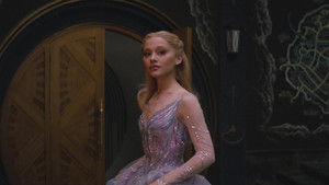 Злая. Часть 2 кадр 175 онлайн-кинотеатр Эмбликс