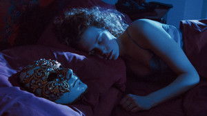 С широко закрытыми глазами кадр 105 онлайн-кинотеатр Эмбликс