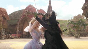 Злая. Часть 2 кадр 219 онлайн-кинотеатр Эмбликс