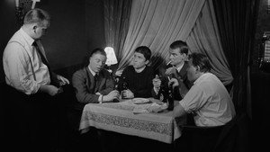 Среди друзей кадр 4 онлайн-кинотеатр Эмбликс
