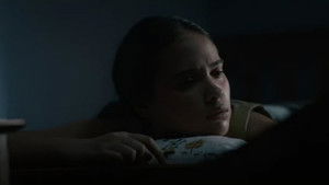 Она не мать кадр 22 онлайн-кинотеатр Эмбликс