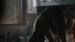 Она не мать кадр 27 онлайн-кинотеатр Эмбликс