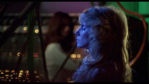 Вторжение девушек-пчел кадр 14 онлайн-кинотеатр Эмбликс