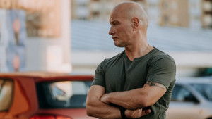 Лысый нянь кадр 2 онлайн-кинотеатр Эмбликс