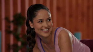 Соседка кадр 3 онлайн-кинотеатр Эмбликс