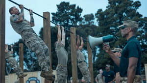 Военная машина кадр 11 онлайн-кинотеатр Эмбликс