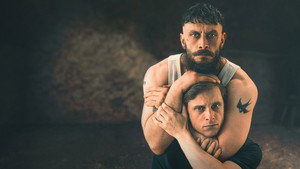 Получеловек кадр 2 на Эмбликс в Hd