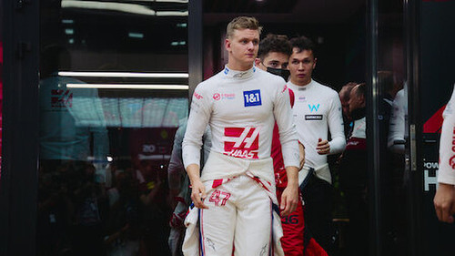 Яблоко от яблони?