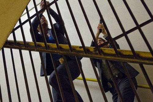 Два в корпус, один в голову